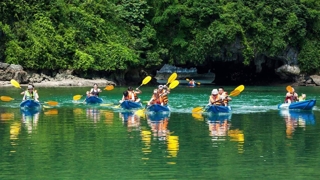 Bơi thuyền kayak
